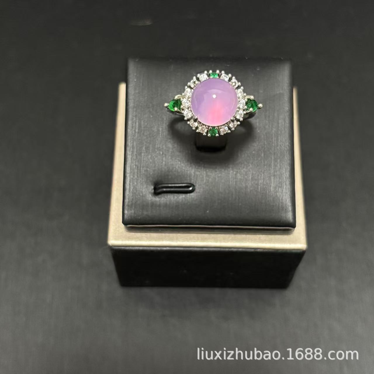 Four point green ring